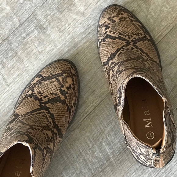 Mata Boho Python Snake Animal Print Heeled Bootie - Picture 8 of 9